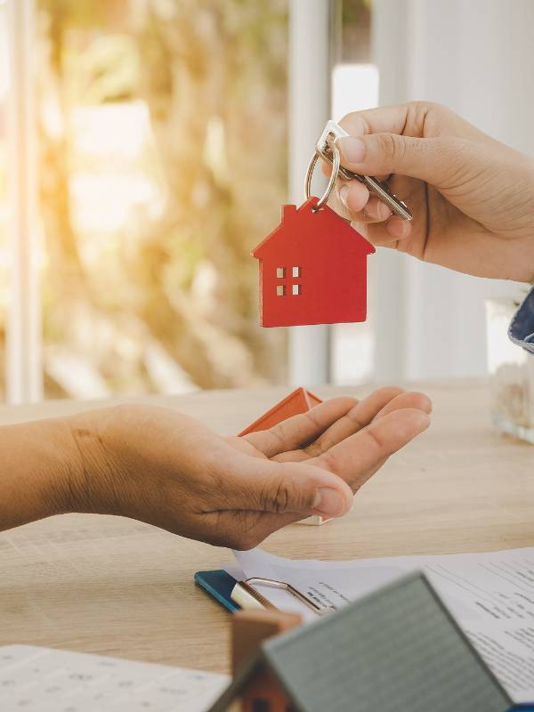 Investment property mortgage broker Melbourne consulting with property investor on loan structure