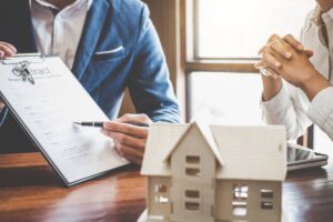 should I use a mortgage broker or go direct to bank Melbourne — comparison benefits panel access